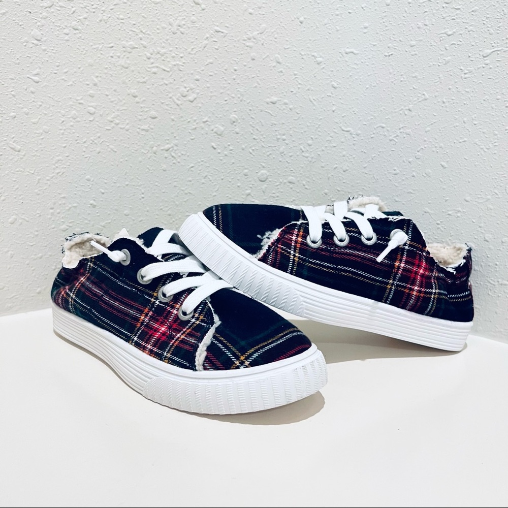 Tommy Bahama Womenโs Plaid Flannel Textile Sneakers Size 6.5 NWT
